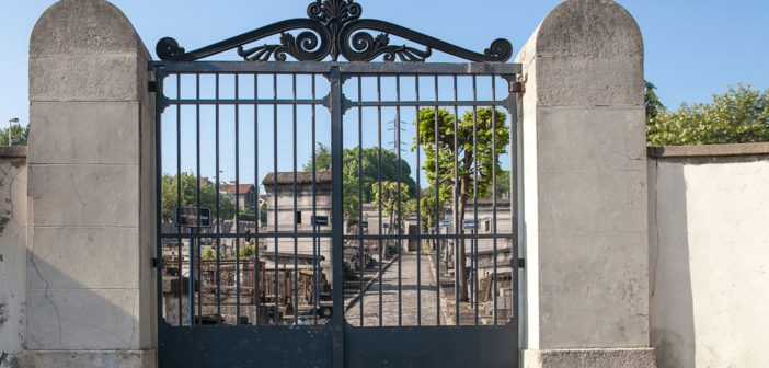Portail du cimetière ancien, rue de la Carrière à Villemomble.
